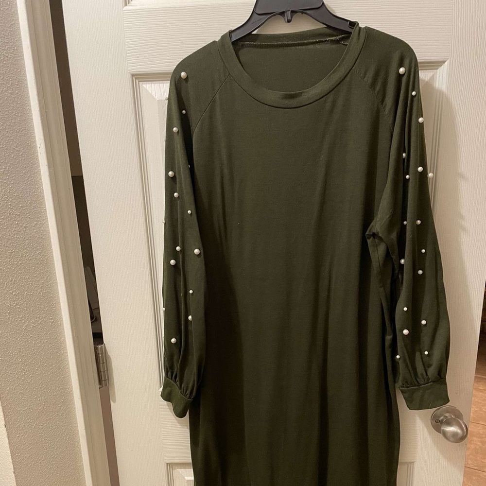 Green long sleeve dress